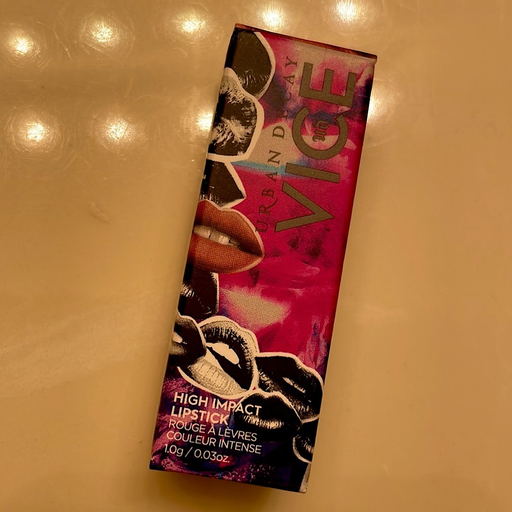 Urban Decay vice high impact lipstick in backtalk matte. 1.0g/0.03oz